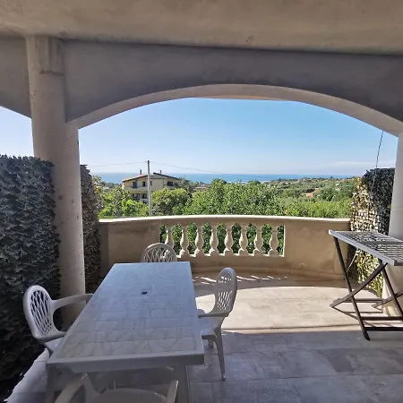 Semesterbostad Brace *